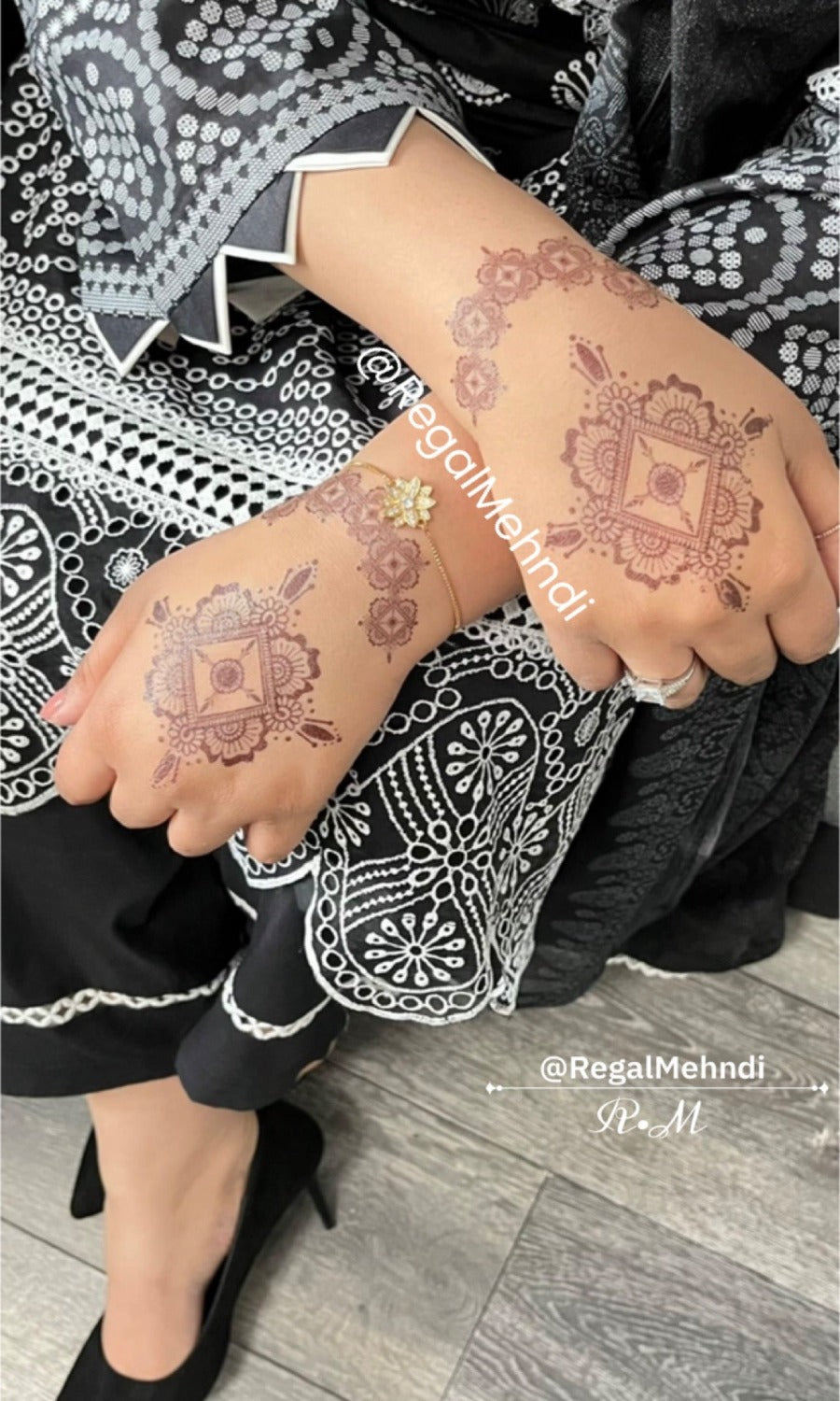 1,219 Black Henna Tattoo Stock Photos - Free & Royalty-Free Stock Photos  from Dreamstime
